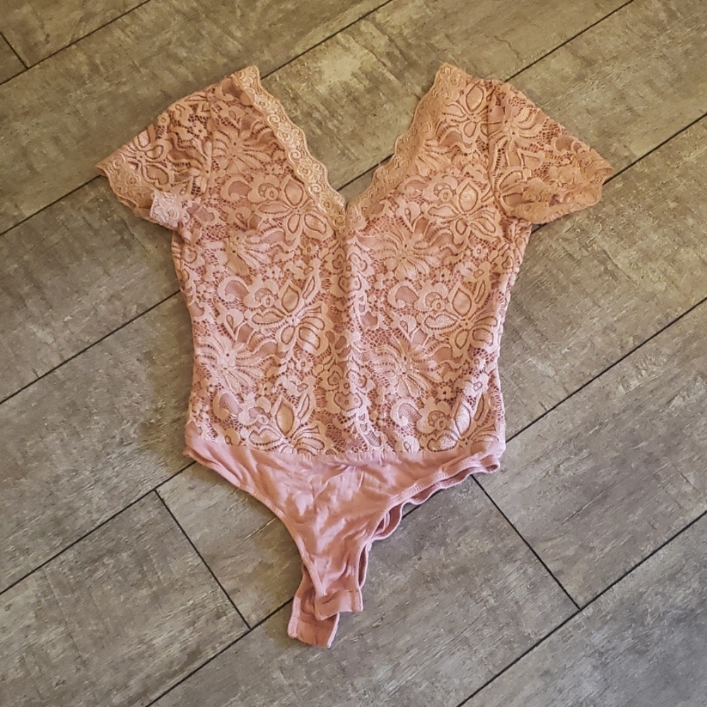 Forever 21, Ambiance-Body Suit